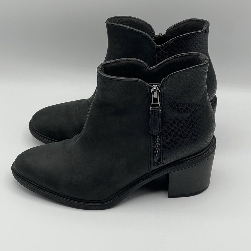 Clarks Chelsea Crocodile‎ Print Ankle Boots  SIZE 7 in Black Combi